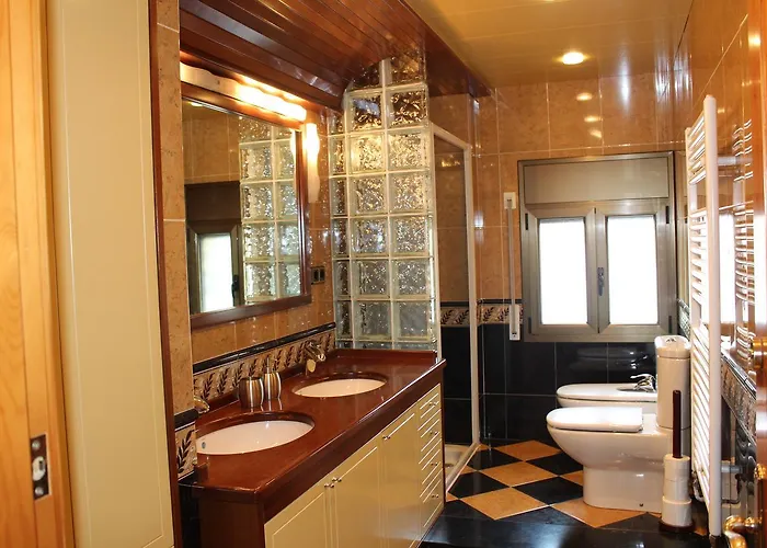 Turisticos Can Rocamora * Aren